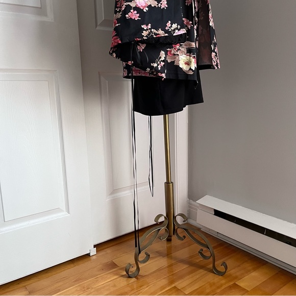 BODY LINE SHORT FLORAL KIMONO JACKET - Picture 13 of 16